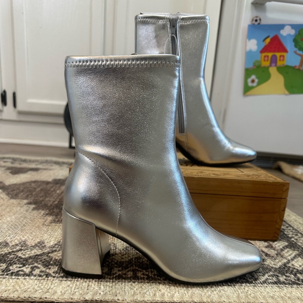 NEW A New Day Pippa Stretch Boots Women’s Size 6 NWT  Silver Ankle Boots - Picture 3 of 16